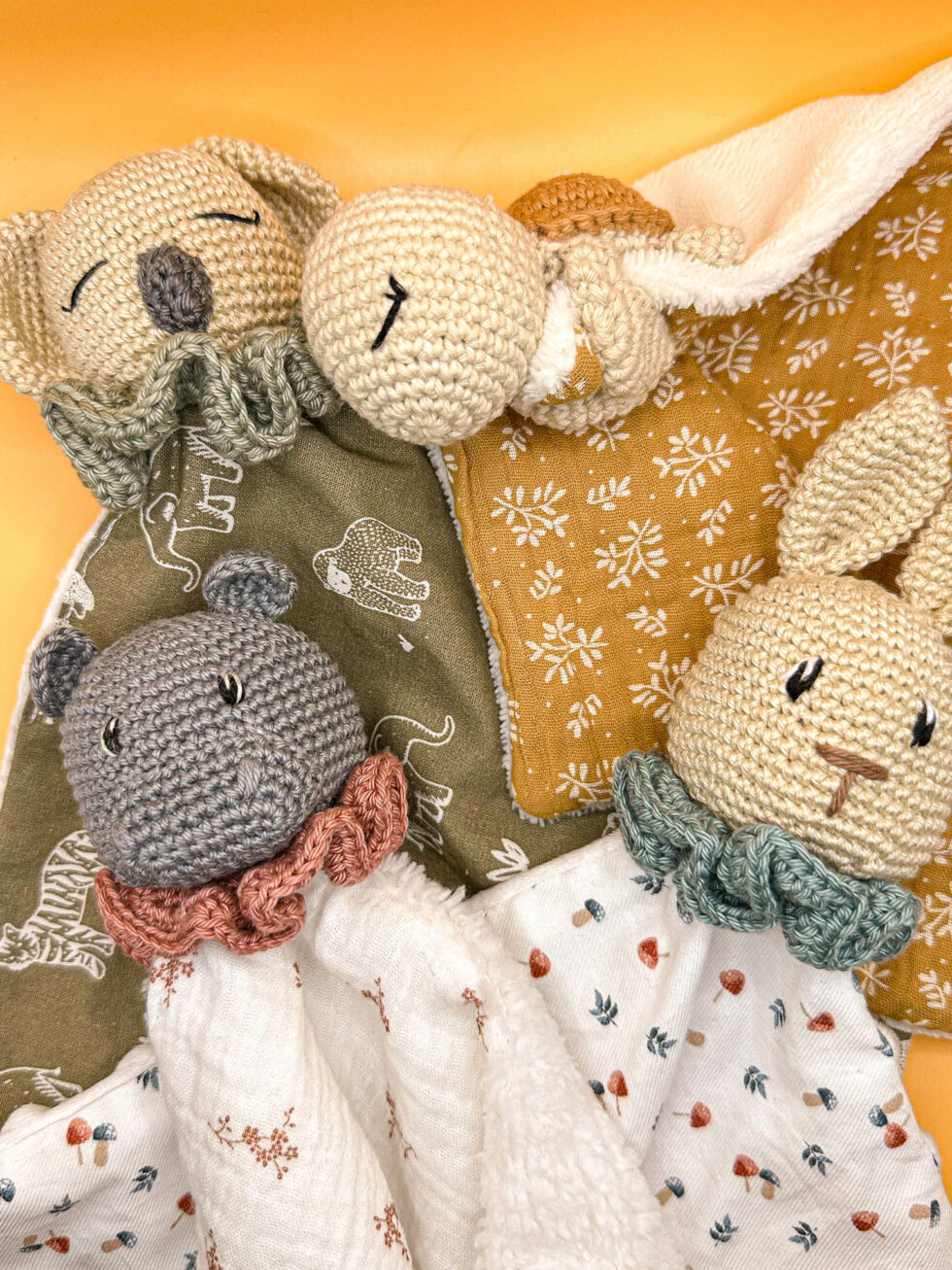 Winnie - Peluche au crochet carré – Image 3