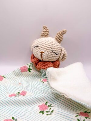 Biquette - Peluche au crochet carré