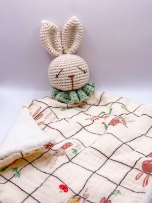 Lapin bleu - Peluche au crochet carré