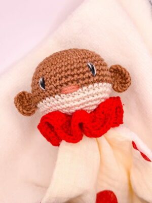 Loutre coeur - Peluche au crochet carré