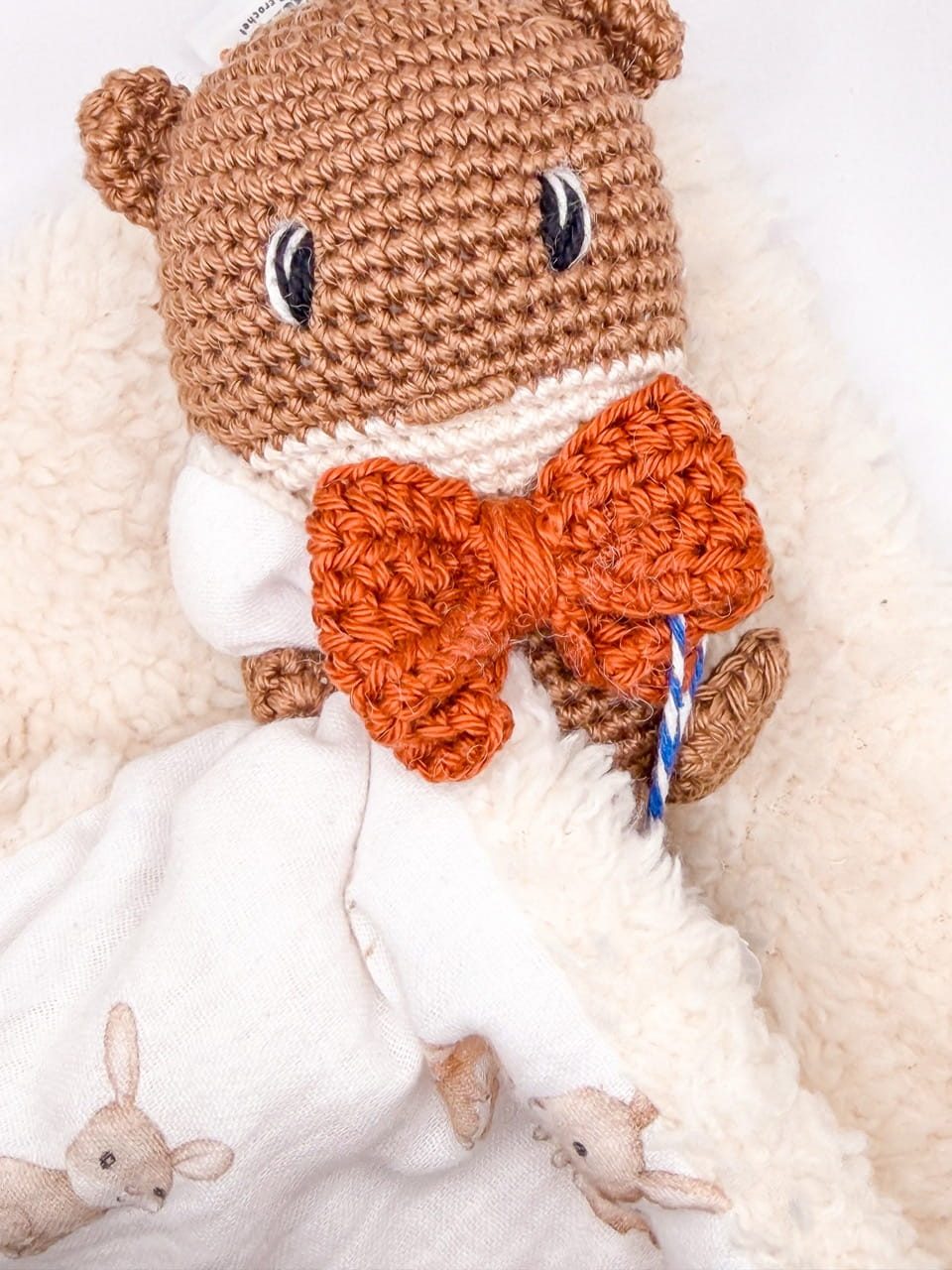 Loutre - Peluche au crochet carré – Image 2