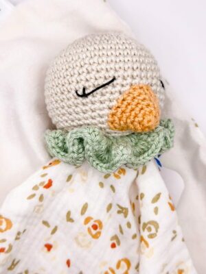 Oie - Peluche au crochet carré