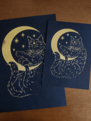 Chat céleste endormie avec la lune, illustration.