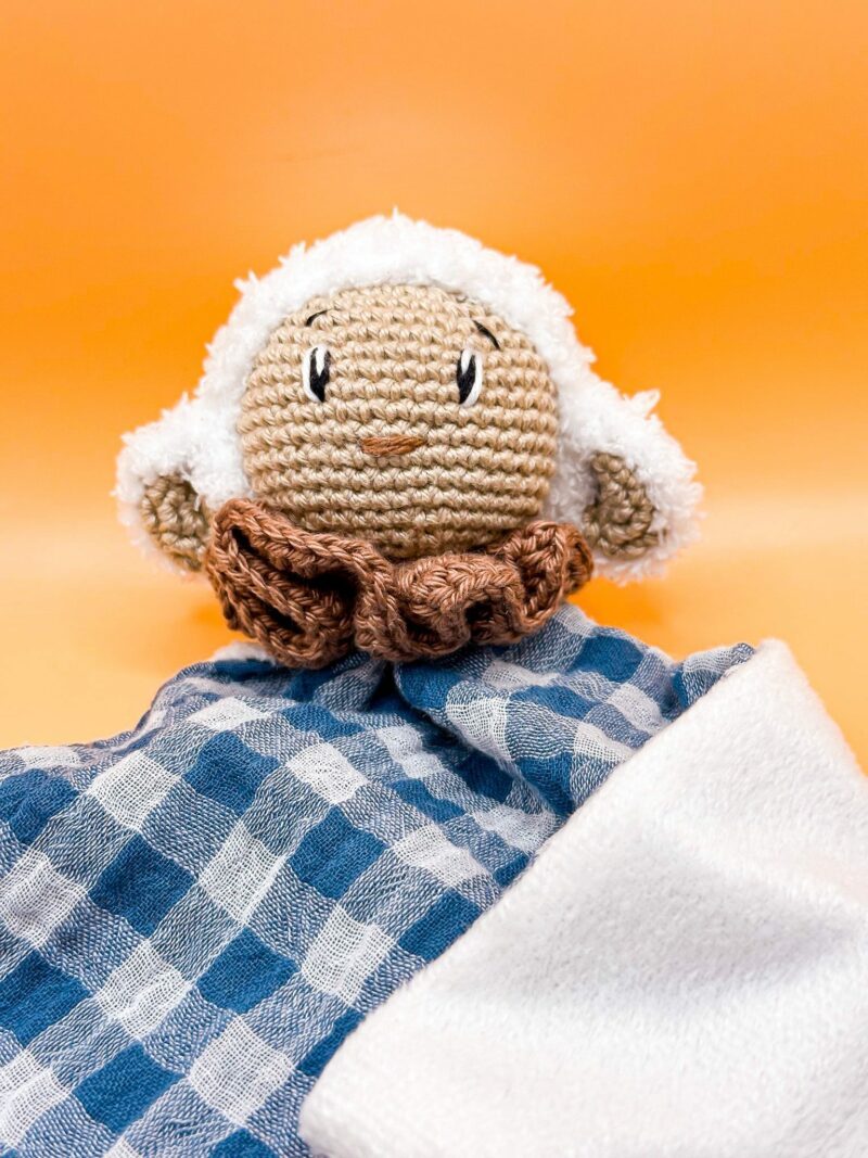 Mouton - Peluche au crochet carré – Image 3