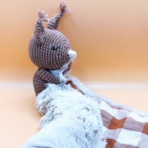 Écureuil - Peluche au crochet qui tient le carré