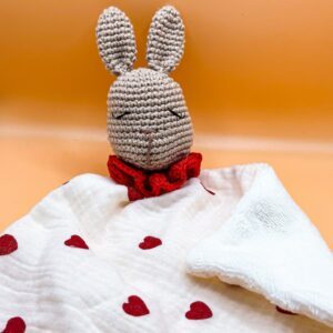 Lapin coeur - Peluche au crochet carré