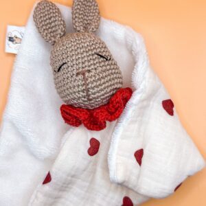 Lapin coeur - Peluche au crochet carré