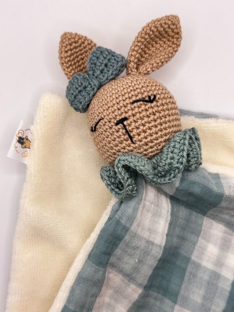 Lapin noeud - Peluche au crochet carré