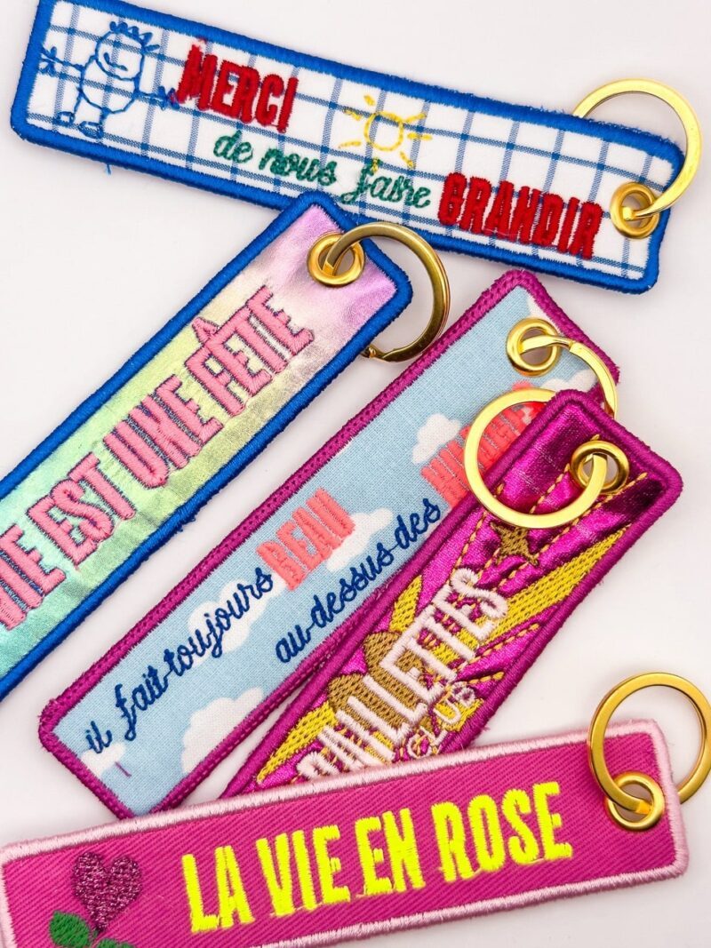 Porte-clé brodé - La vie est une fête – Image 3