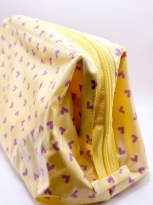 Trousse ouverture géante - Coeurs jaunes