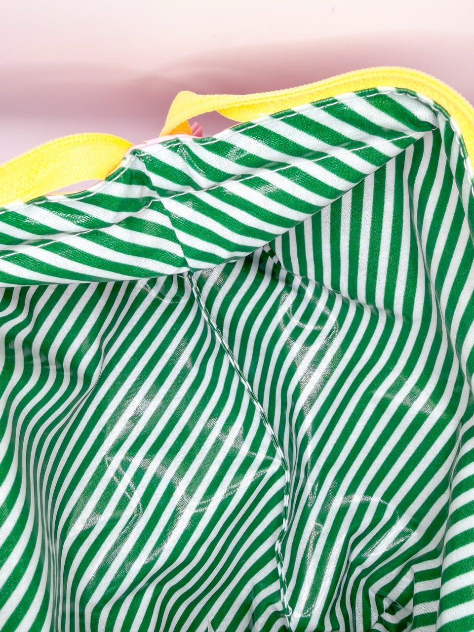 Trousse ouverture géante - Fraise jaune – Image 2