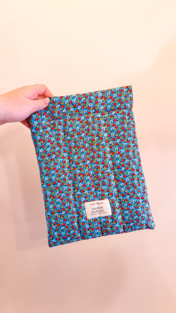 Pochette livre - Petites fleurs rouges