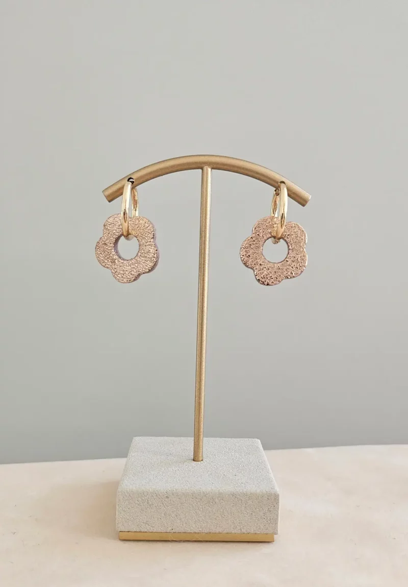 Créoles fleur en cuir revalorisé – Image 5