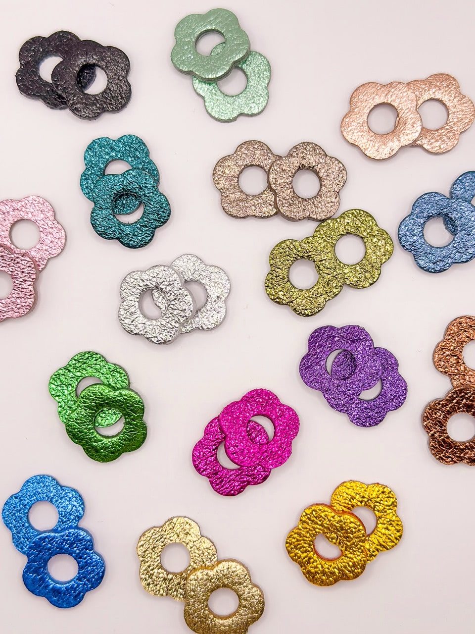 Pampilles fleurs en cuir revalorisé