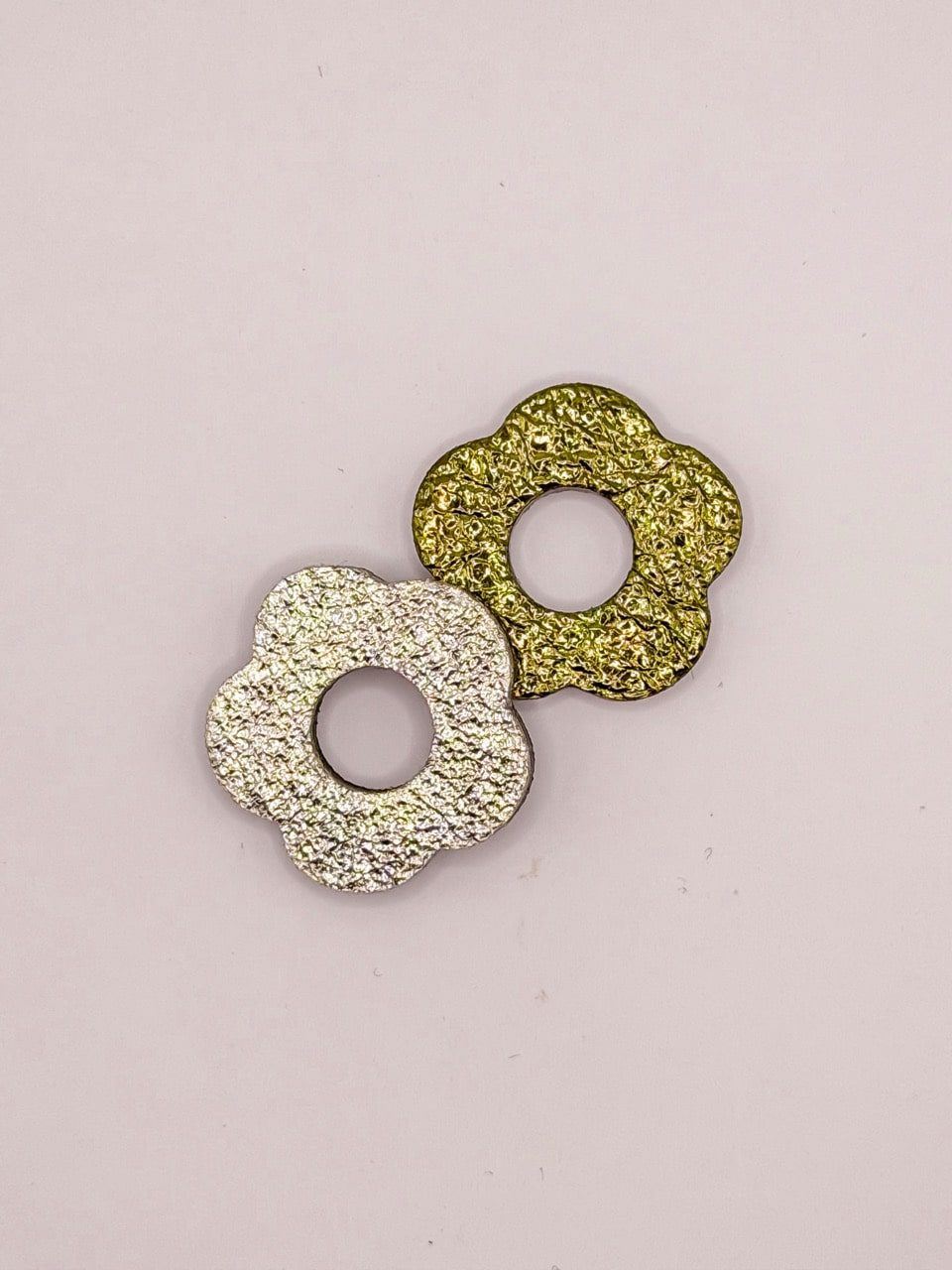 Pampilles fleurs en cuir revalorisé – Image 9