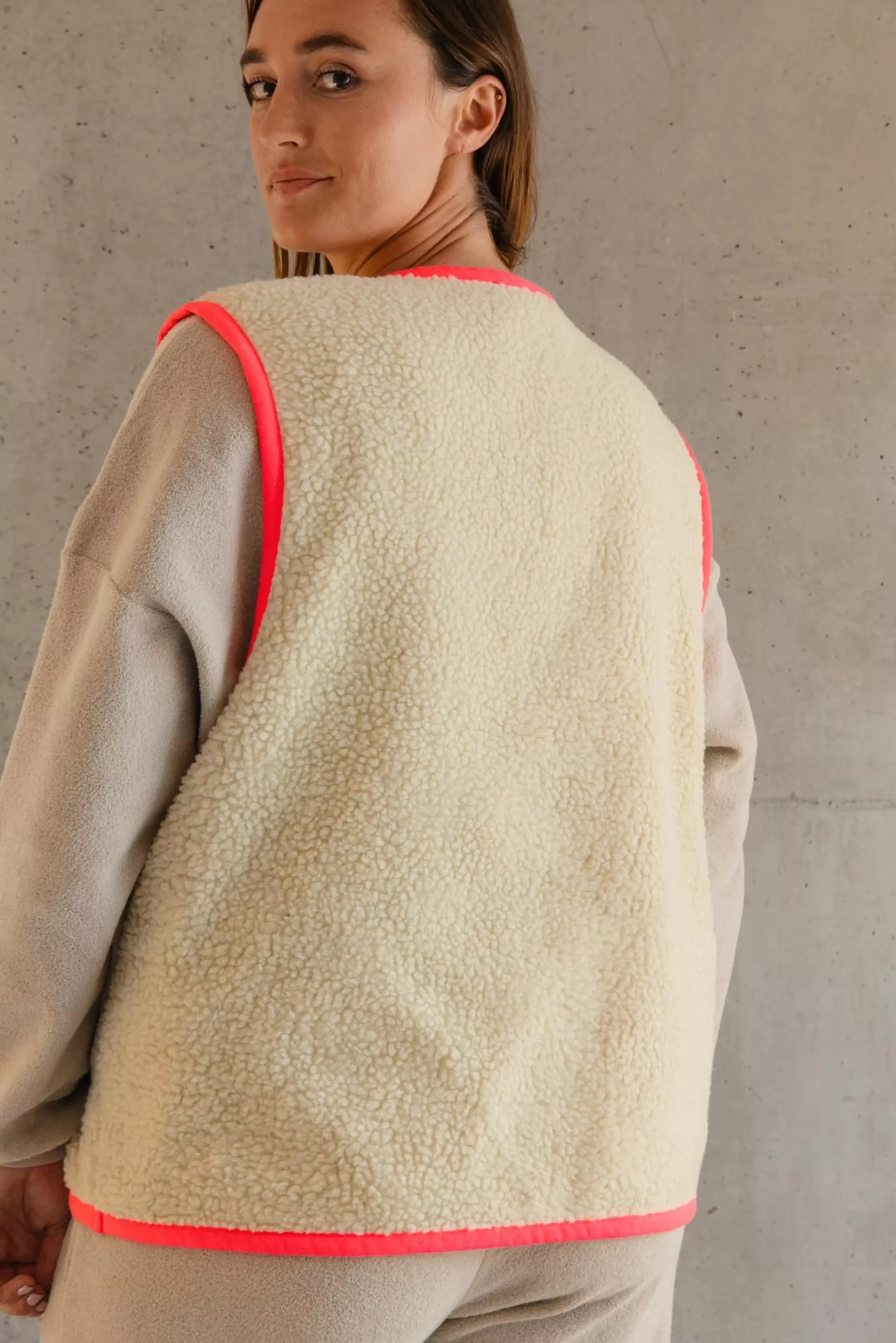Veste sans manches - Beige – Image 4