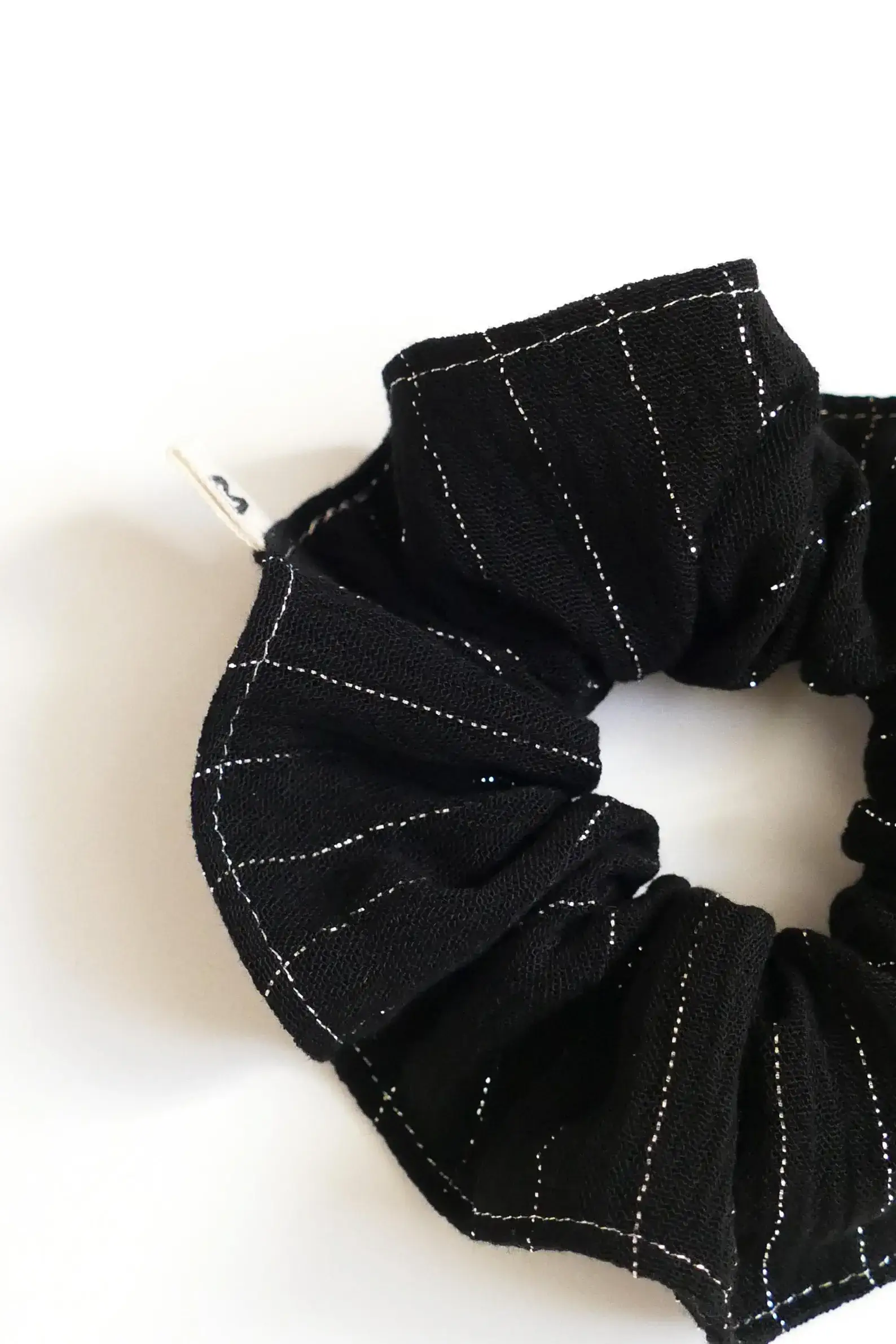 Chouchou noir lignes argent lurex – Image 2