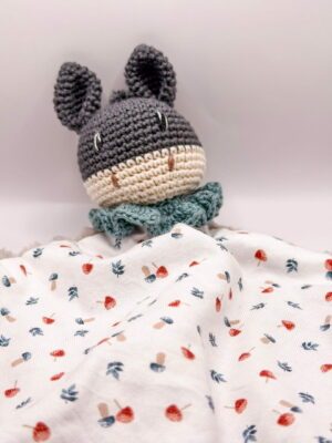 Ane - Peluche au crochet carré