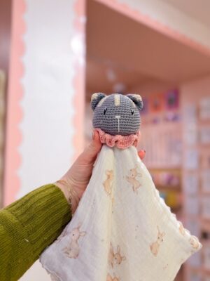 Chat - Peluche au crochet carré