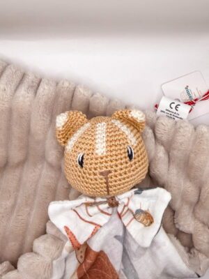 Chat - Peluche au crochet carré