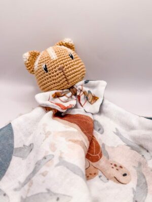 Chat - Peluche au crochet carré