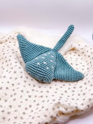 Raie - Peluche au crochet carré