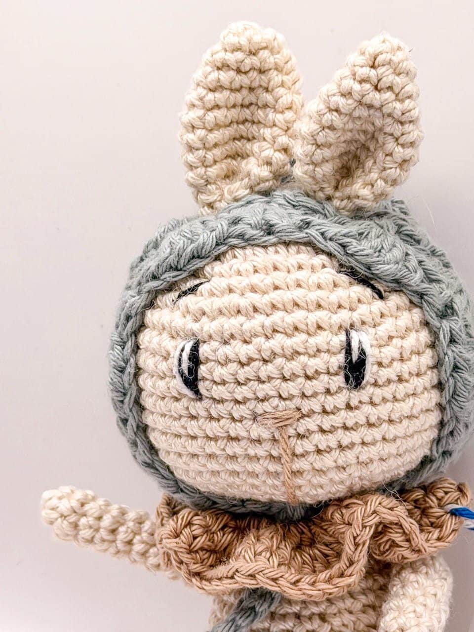 Lapin avec capuche - Peluche au crochet – Image 2