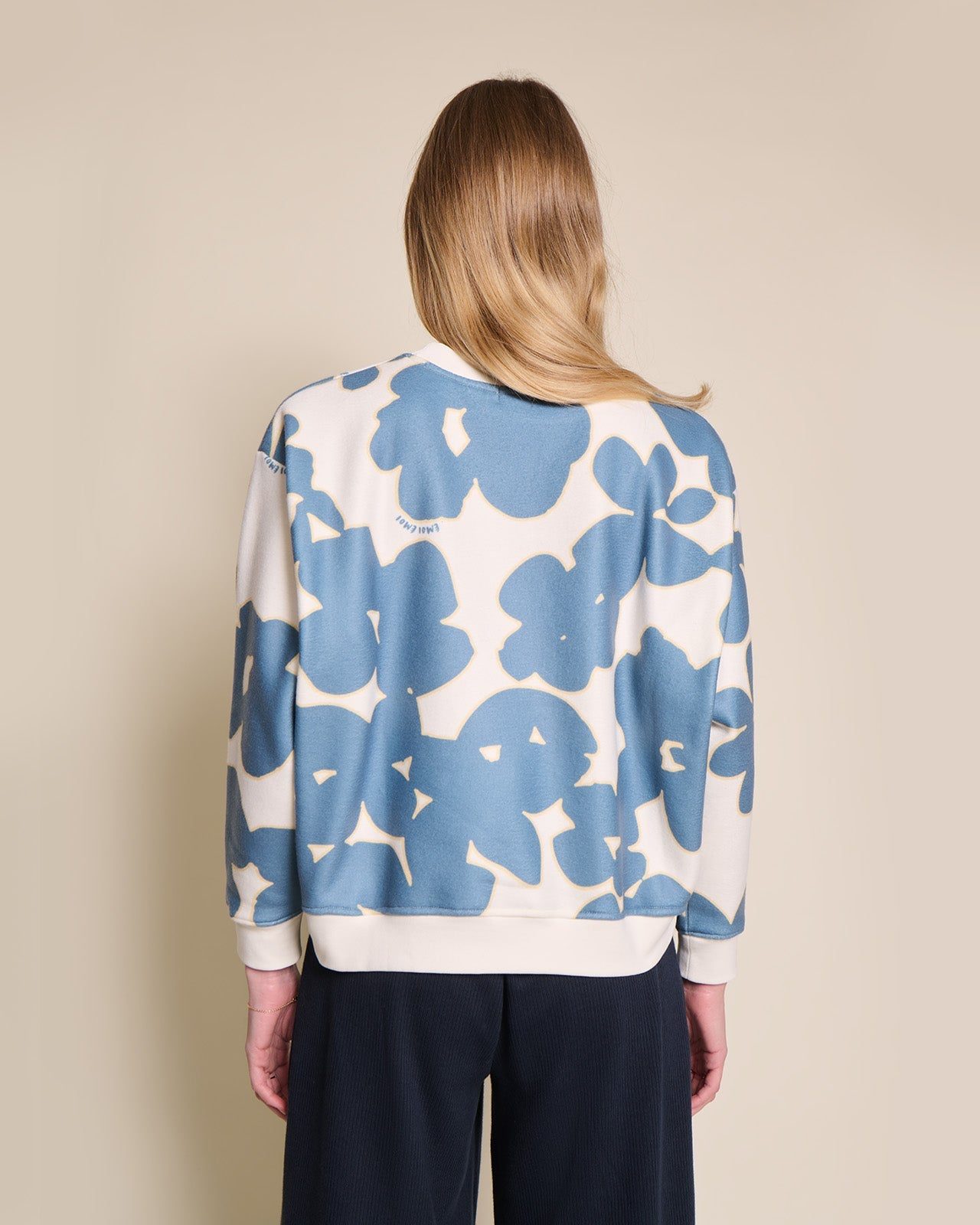 Le sweat Scarlett - Fleurs du lac – Image 3