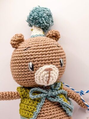 Ourson en fête - Peluche au crochet