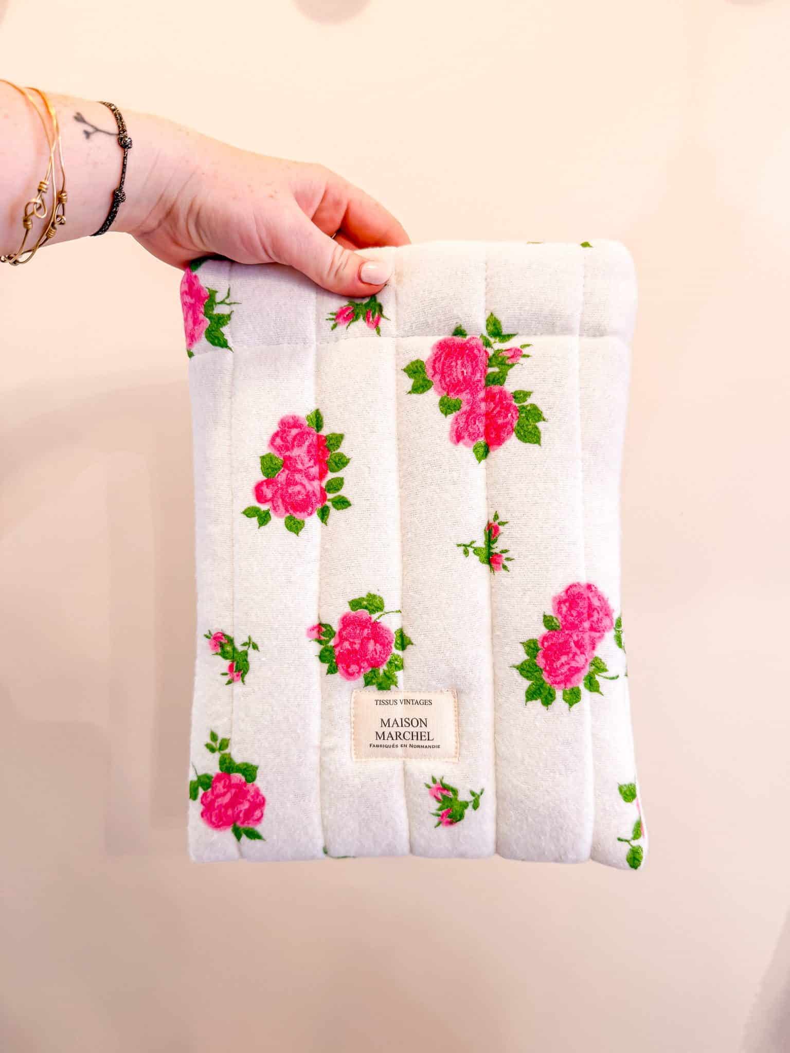 Pochette livre - Roses sur fond blanc