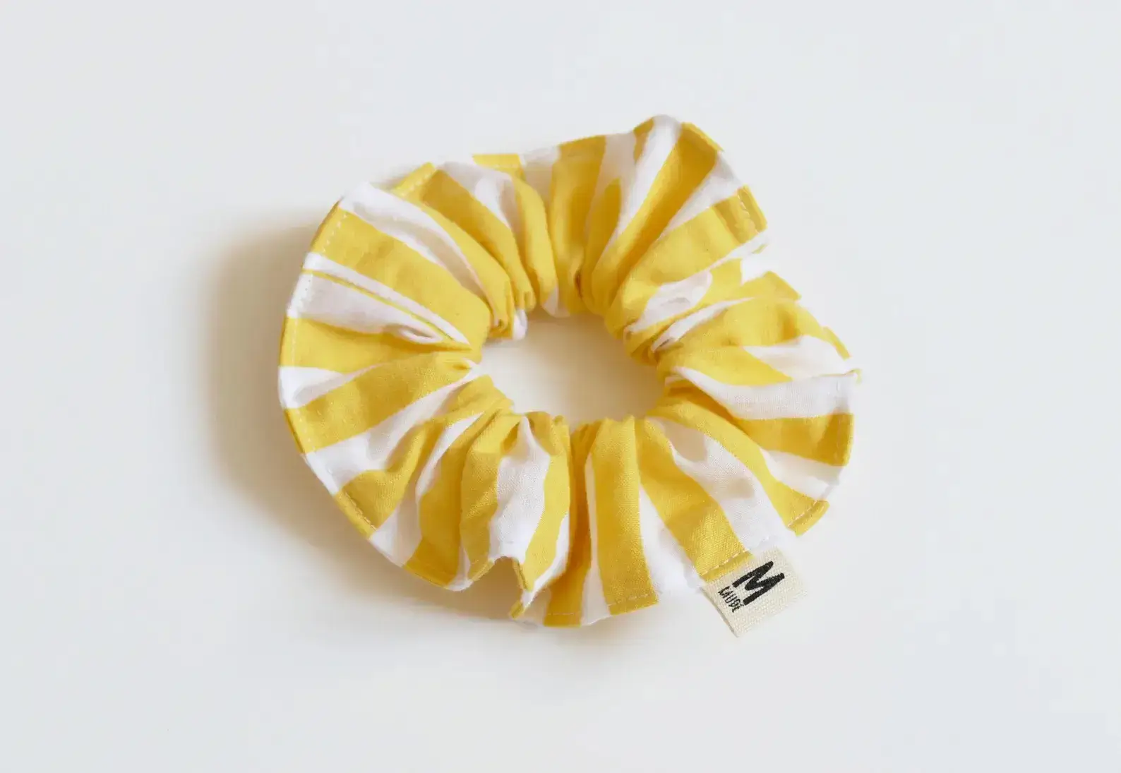 Chouchou rayé jaune et blanc – Image 2