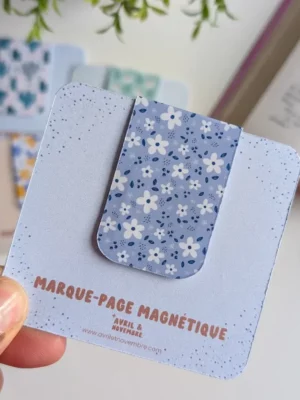 Marque-Page Magnétique – Petites fleurs blanches
