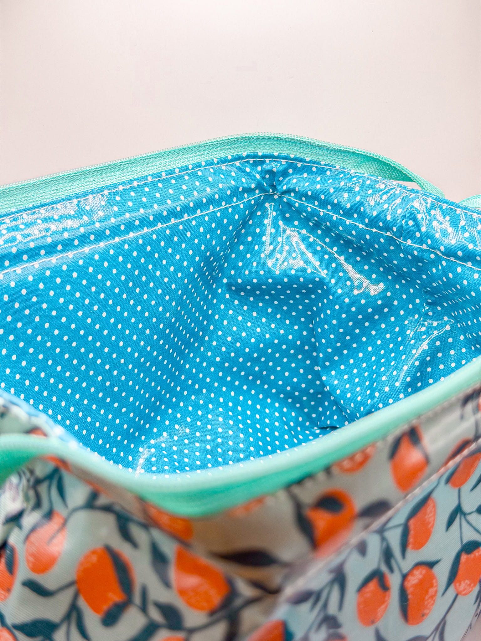Trousse ouverture géante - Bleue à oranges – Image 3