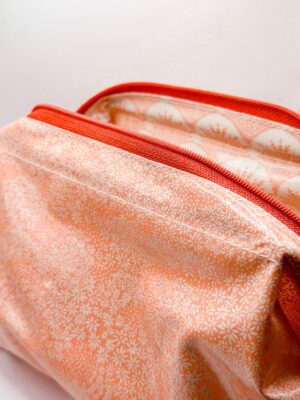 Trousse ouverture géante - Orange à fleurs blanches