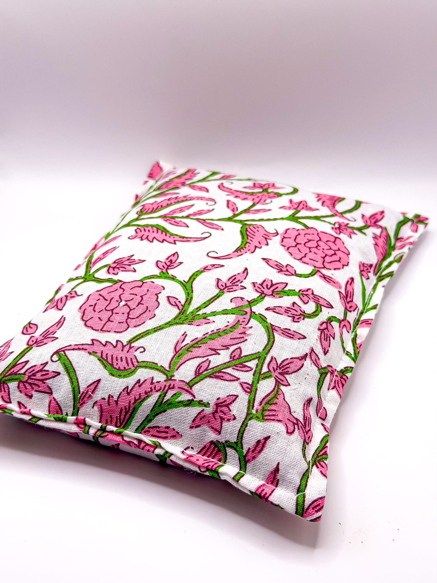 Petite bouillotte sèche - Fleurs roses fond blanc – Image 3