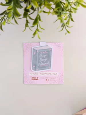 Marque-Page Magnétique – Busy Being Fictional